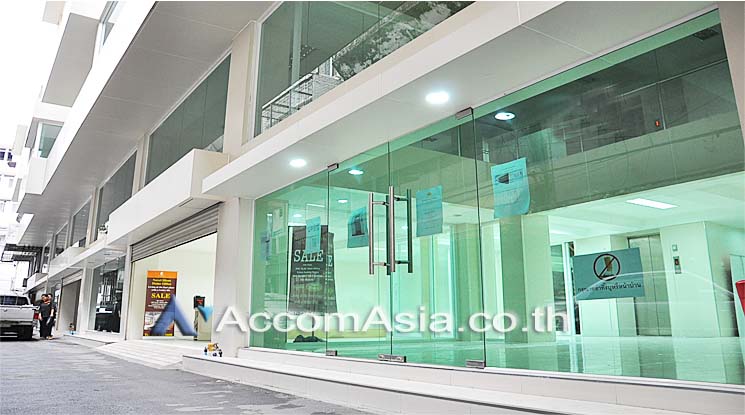  2  Office Space For Sale in Silom ,Bangkok BTS Sala Daeng AA13163